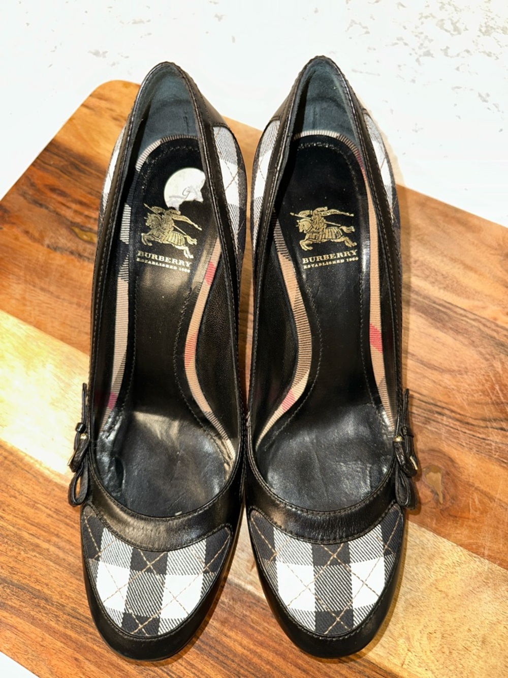 Burberry Black Plaid Leather Heels with Bow Detail - Picture 6 of 6